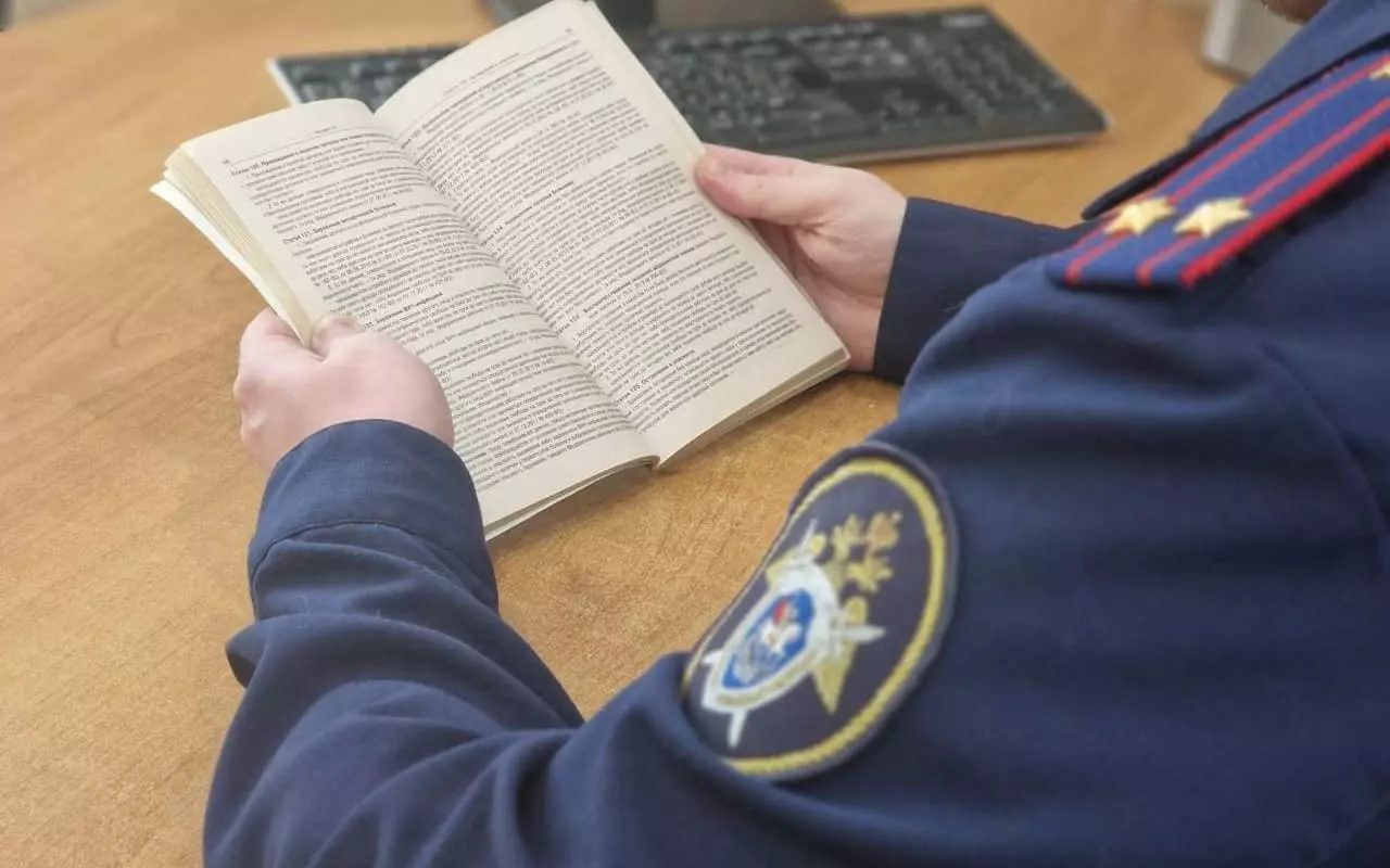 Полуторагодовалая девочка выпала из окна 8-этажного дома и разбилась насмерть