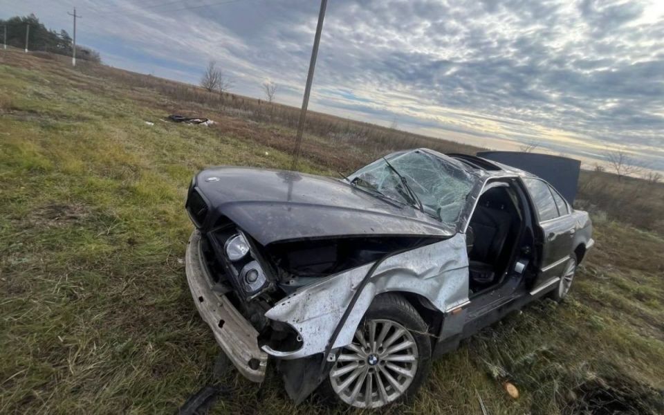 В Воронежской области водитель BMW перевернул автомобиль в результате аварии и погиб