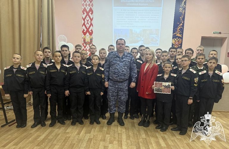 Сотрудники вневедомственной охраны провели профориентационное мероприятие в Михайловском кадетском корпусе
