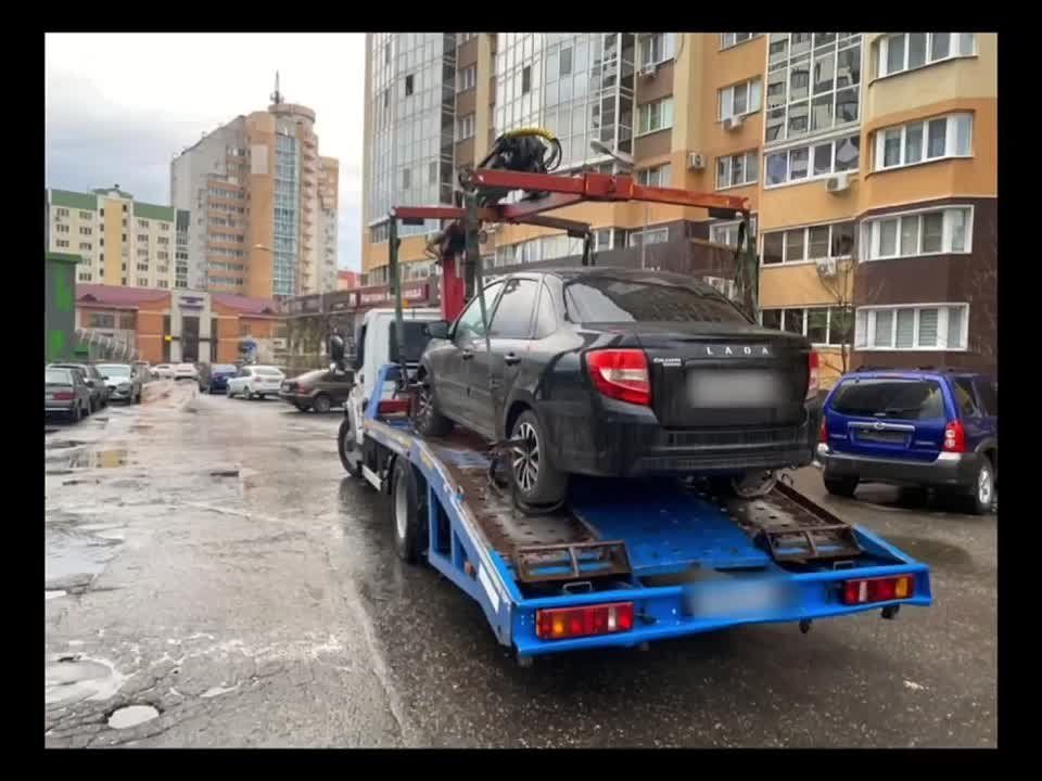 За парковку на тротуаре у дома 142/8 по улице Шишкова эвакуированы автомобили: