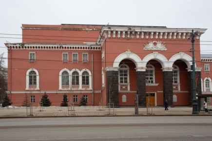 На реставрацию Дома офицеров выделят дополнительные 300 млн рублей