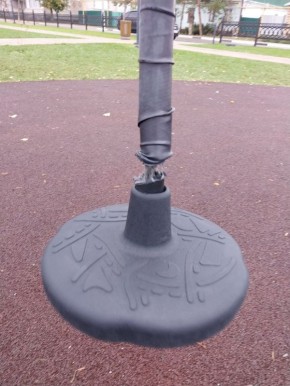 Ломать — не строить: вандалы испортили объекты в парке «Сердце Калача»