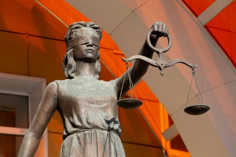 Экс-сотрудник ГИБДД предстанет перед судом в Воронеже за получение взятки в 190 тысяч за незаконную регистрацию 14 машин