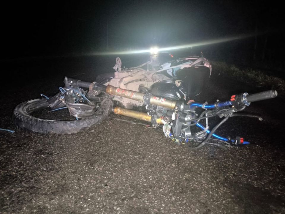 После лобового столкновения легковушки и мопеда под Воронежем в больницу доставили двух подростков