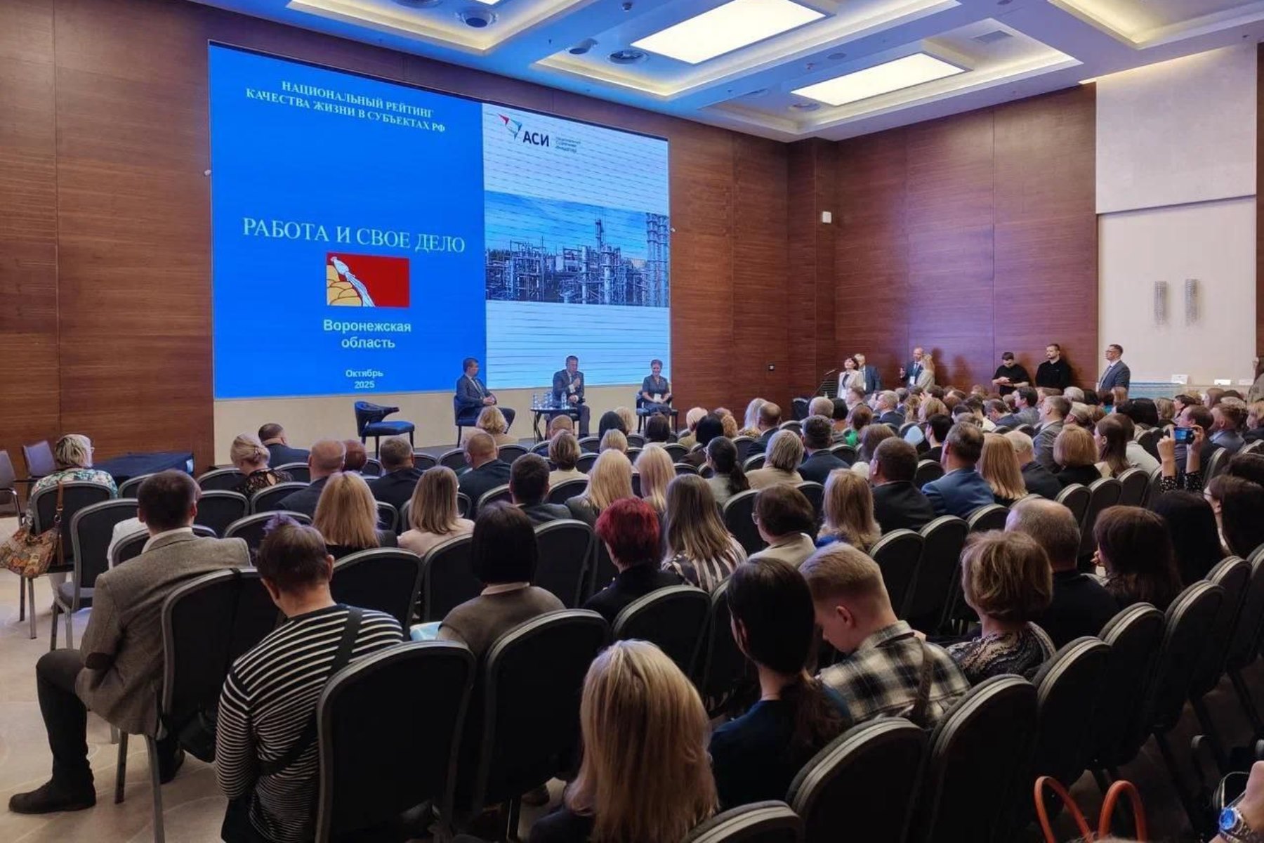 Депутаты приняли участие в обсуждении вопросов повышения качества жизни жителей региона