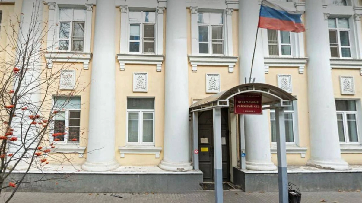 В Воронеже подозреваемый по делу о повреждении имущества сбежал из здания суда