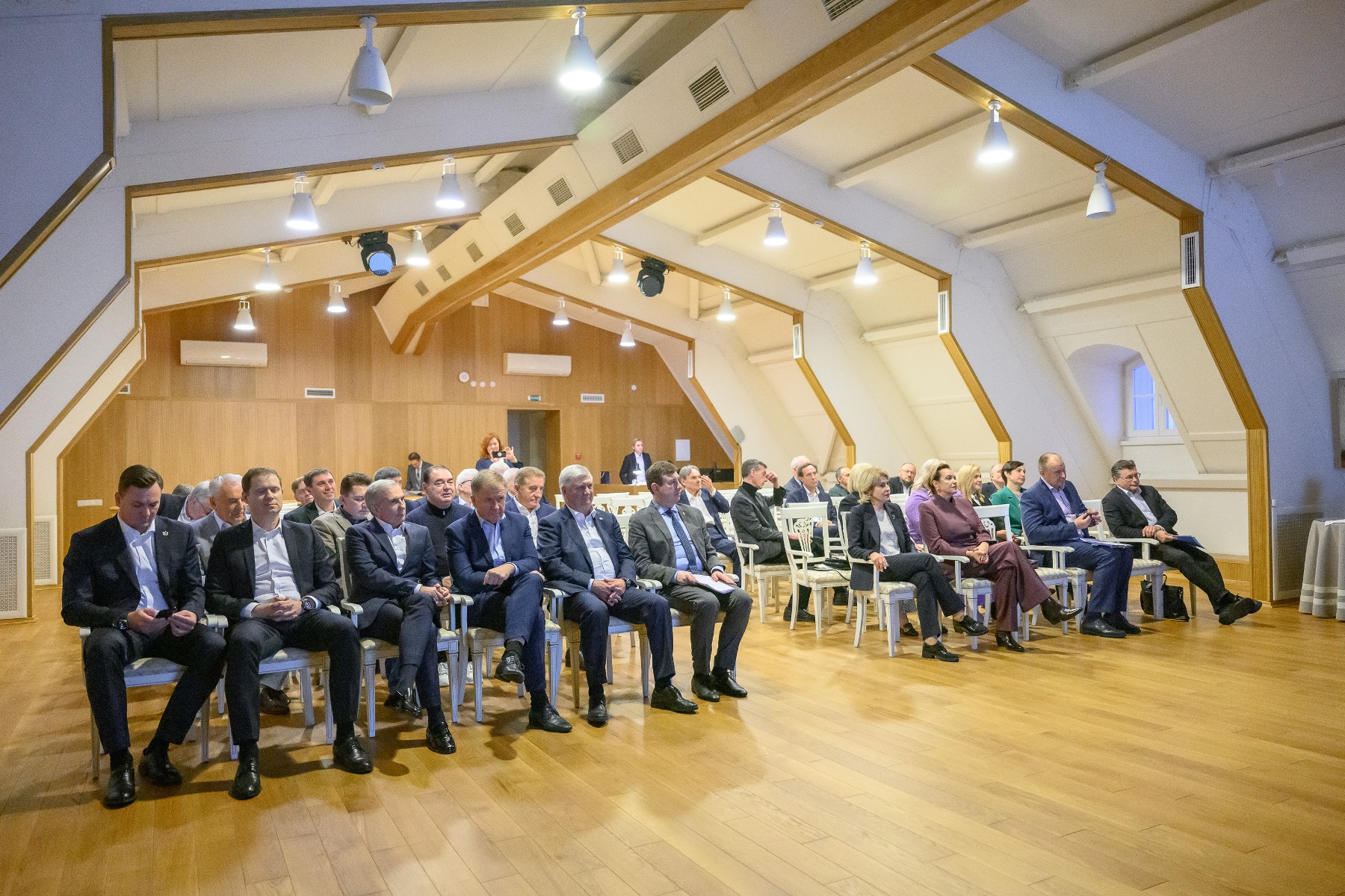 Депутаты Воронежской облдумы приняли участие в очередном заседании Гражданского собрания «ЛИДЕР»