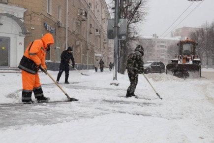 Запасливые воронежские власти рассказали, как подготовились к зиме-2025. Сэкономили на пескосмеси и закупили техники