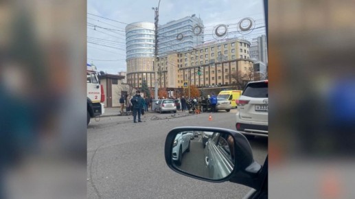 Воронежские спасатели вытащили человека из разбитого в ДТП автомобиля