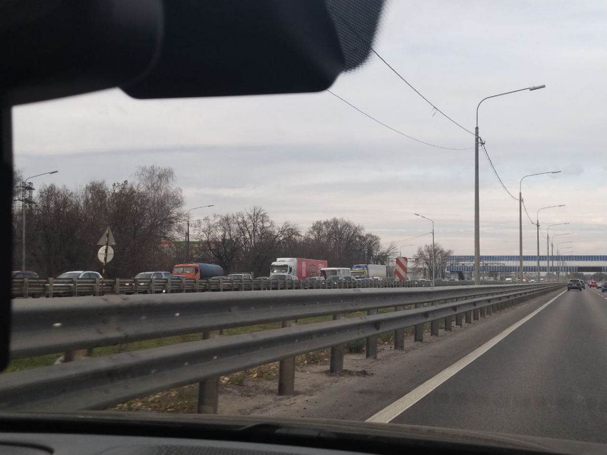 Воронежцы «застряли» в пробках на въезде в столицу Черноземья