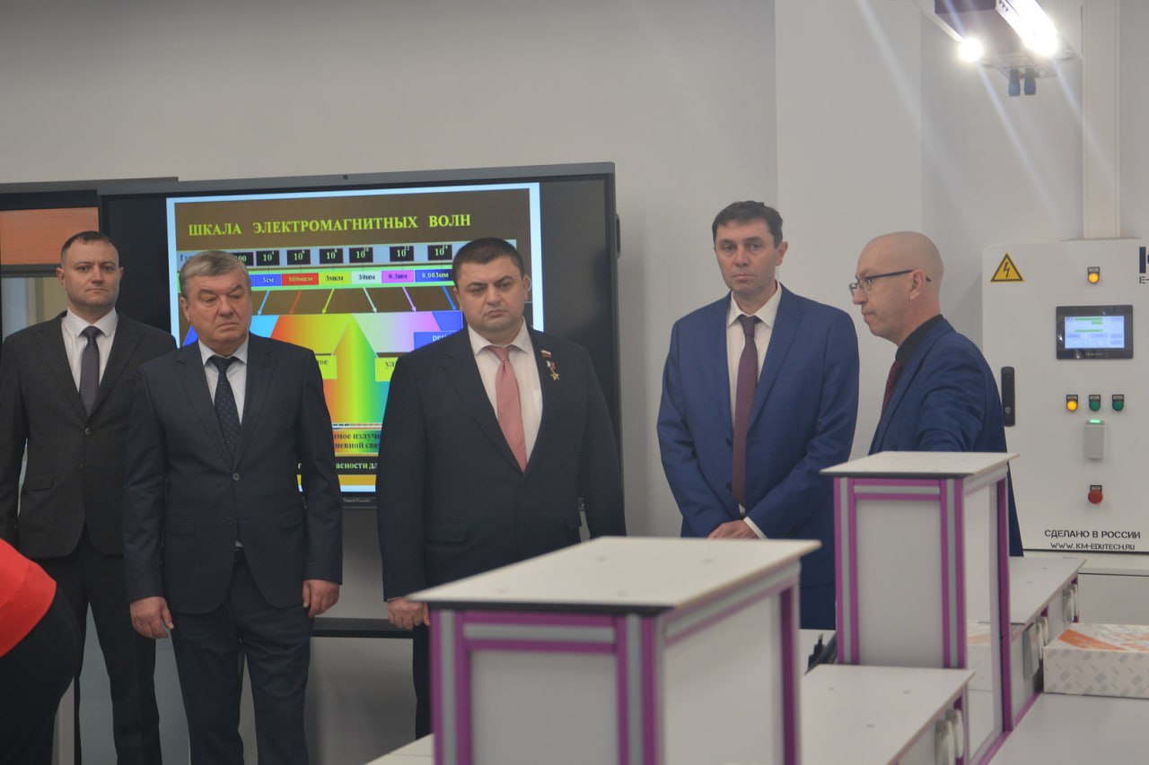 Председатель Воронежской городской Думы Андрей Дьяченко принял участие в открытии школы №45 после реконструкции