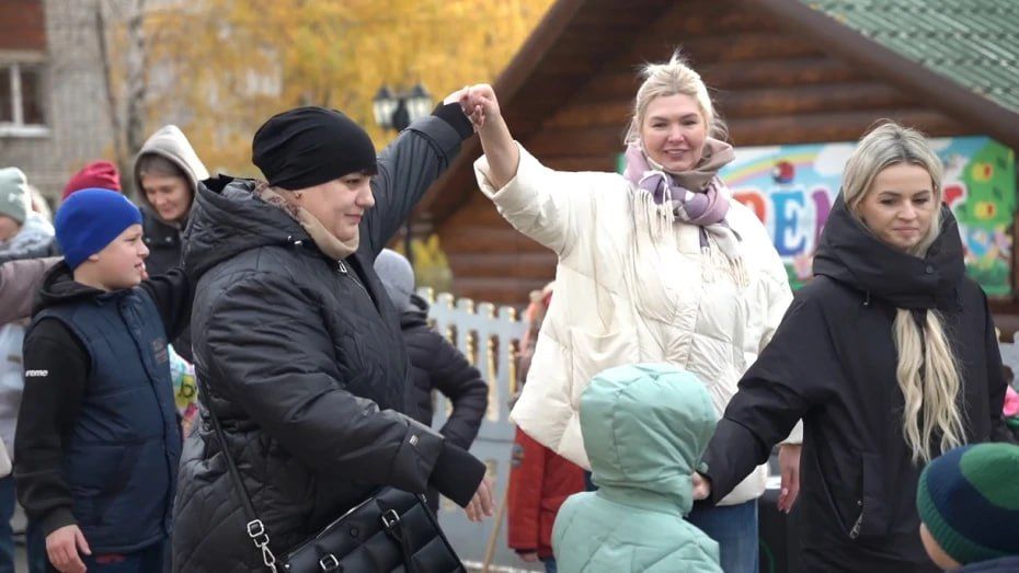 В Воронеже на улице Ломоносова отметили День народного единства семейным праздником