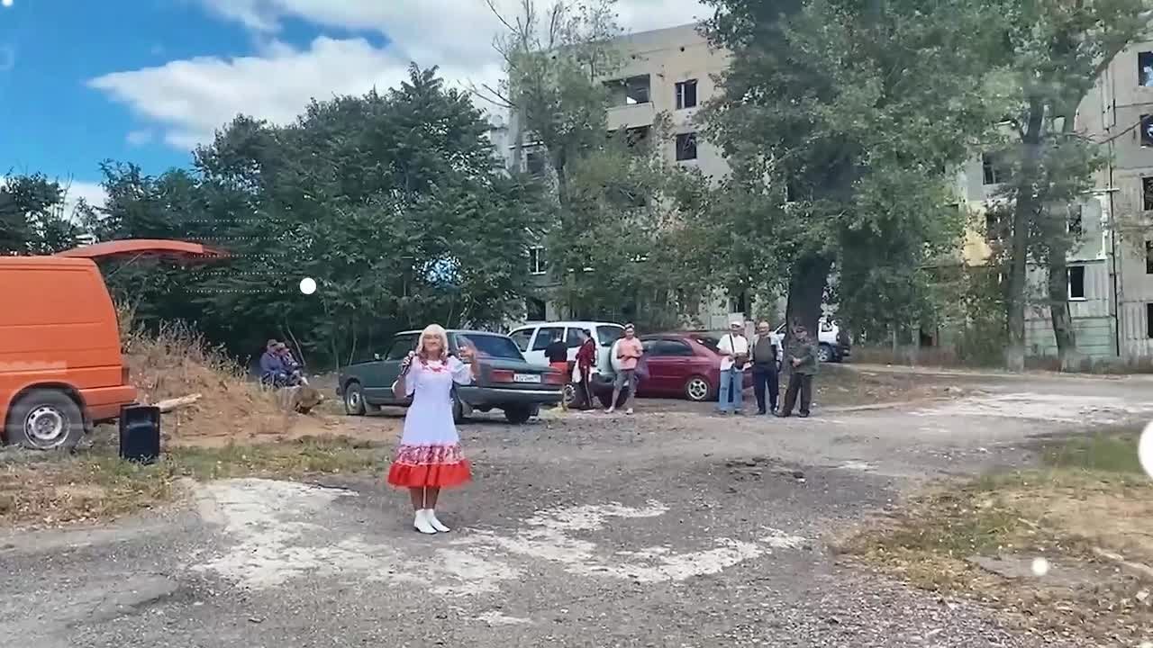 Уже полтора года Рогачевским сельским домом культуры Новоусманского района заведует ветеран СВО Алексей Коробейников