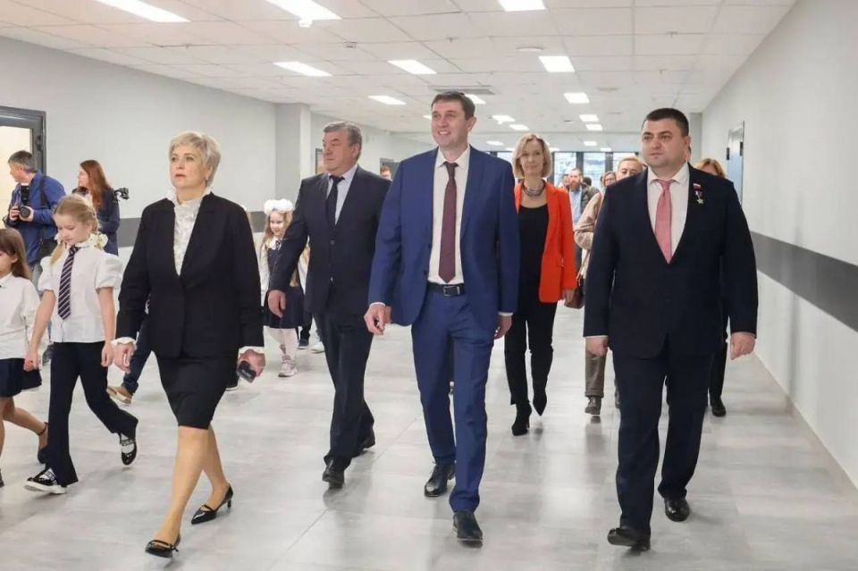 Мэр Воронежа Сергей Петрин посетил городскую школу №45 после реконструкции