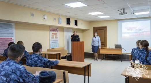 Офицер Росгвардии провел семинар «Профилактика террирозма и экстримизма в молодежной среде» в Воронежском институте ФСИН