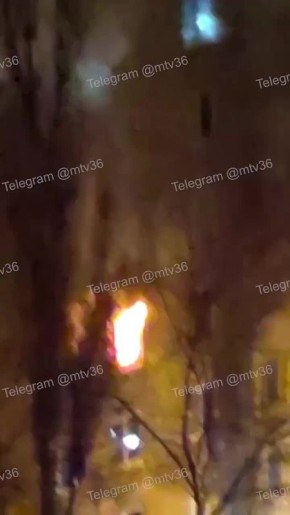 Квартира сгорела на улице Космонавта Комарова в Воронеже: пострадал мужчина