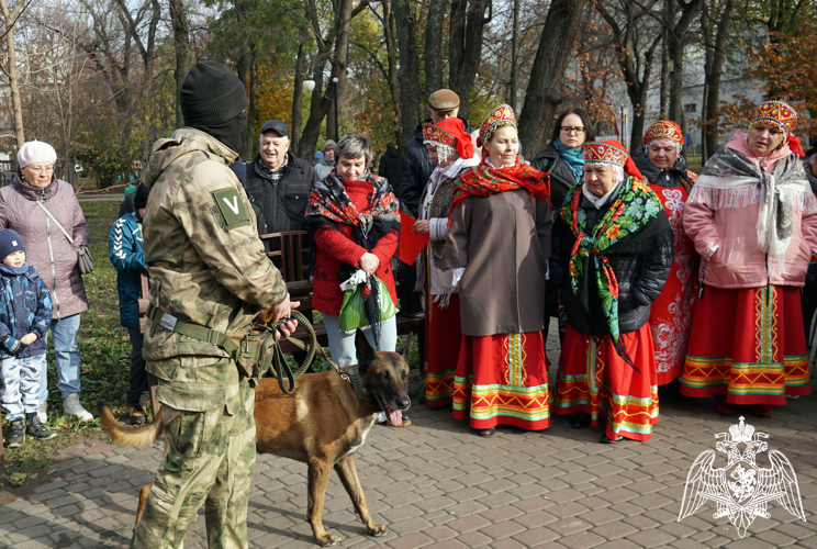 Представители Росгвардии в Воронеже приняли участие в городском мероприятии, посвященном Дню народного единства