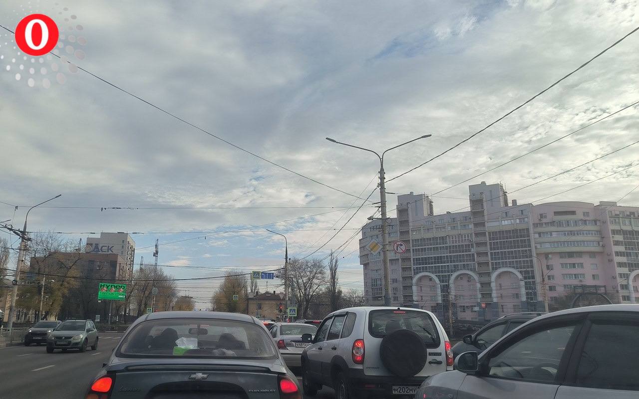 Водители столкнулись с противоречивой разметкой у ТЦ «Европа» в Воронеже