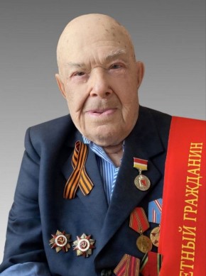 Губернатор Александр Гусев поздравил со 101-летием участника Великой Отечественной войны Дмитрия Филонова