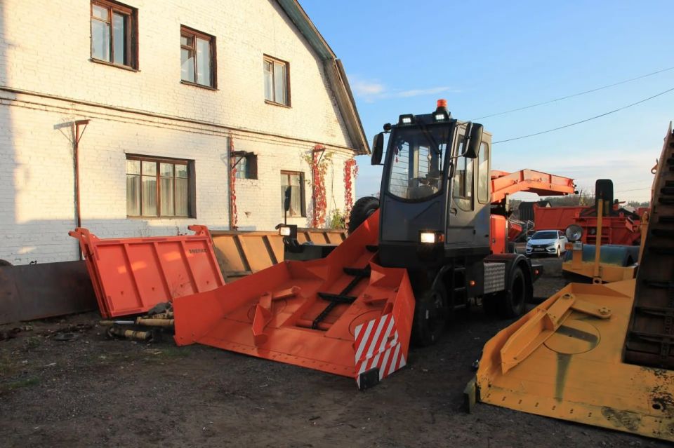 В Левобережном районе Воронежа состоялся ежегодный районный смотр специализированной техники, предназначенной для работы в предстоящий зимний период