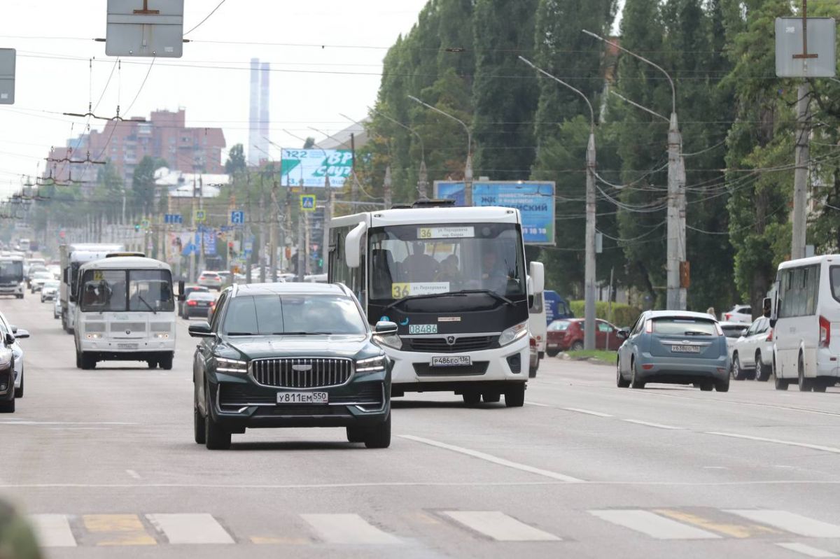 По двум полосам организуют движение по улице Лебедева на время аварийных работ на Ленинском проспекте