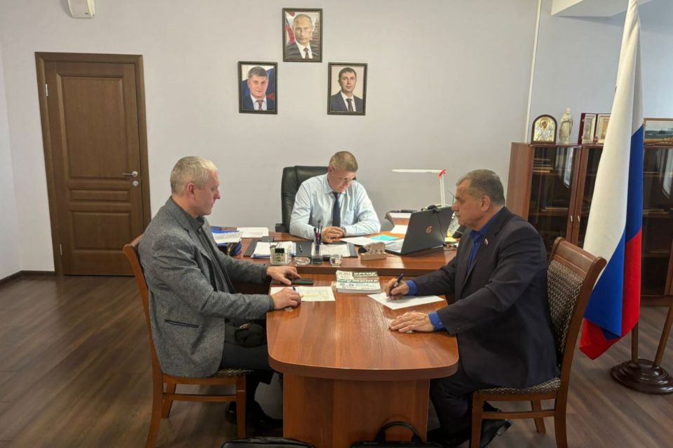 Депутаты Воронежской облдумы провели рабочую встречу с главой Коминтерновского района