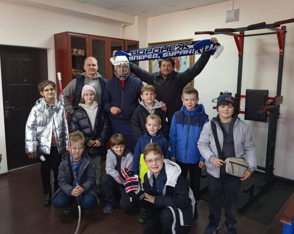 Воронежские общественники устроили детям экскурсию в Ледовый дворец «Юбилейный»