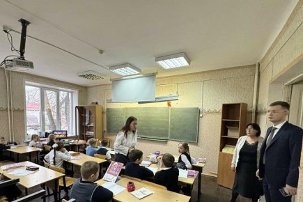 На днях состоялась встреча депутата Воронежской городской Думы Игоря Паринова с руководством и педагогическим составом муниципального бюджетного общеобразовательного учреждения средней общеобразовательной школы № 56 города...