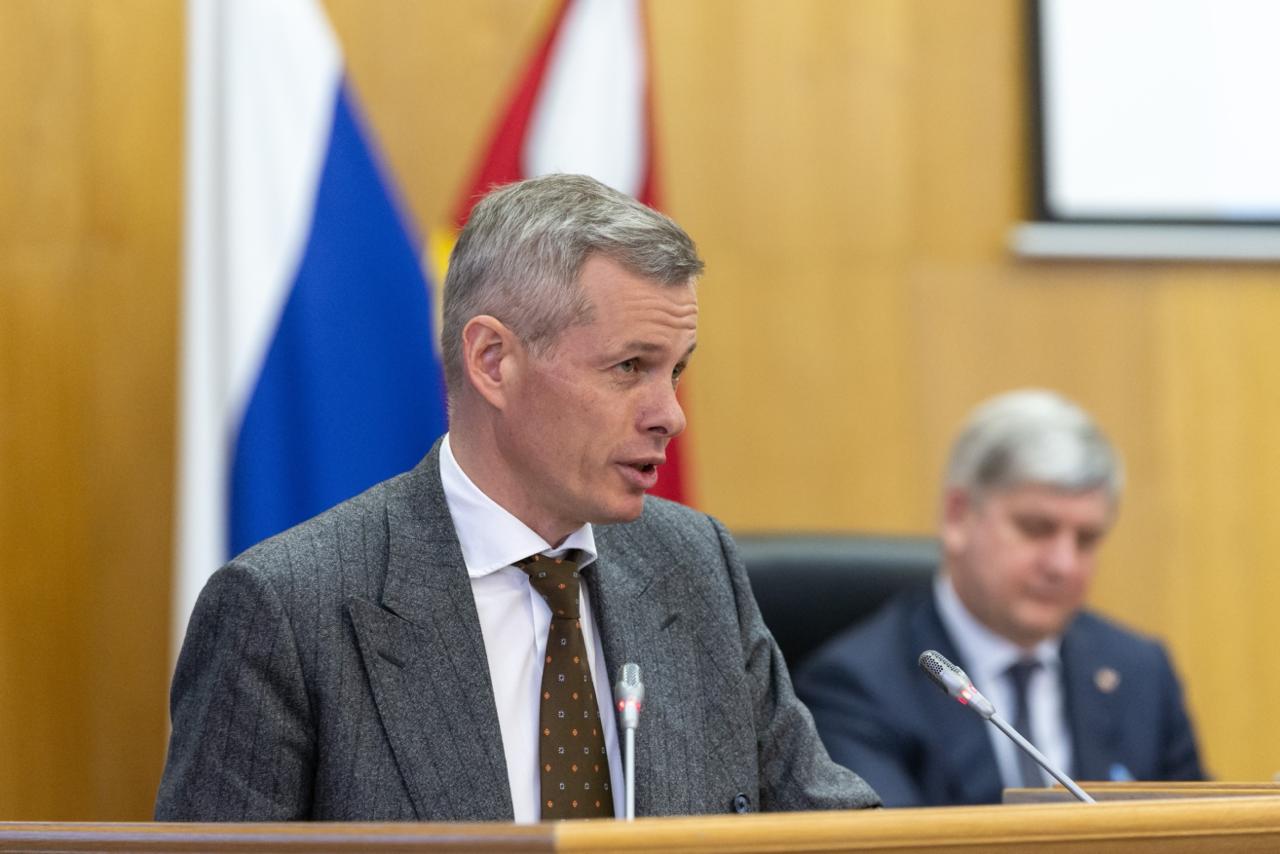 Губернатор Александр Гусев поздравляет с юбилеем воронежского инвестора и мецената, члена Гражданского собрания «Лидер» Анатолия Шмыгалева: