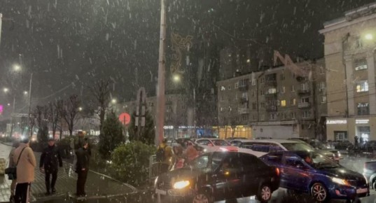 Первый настоящий снегопад прошел в Воронеже субботним вечером