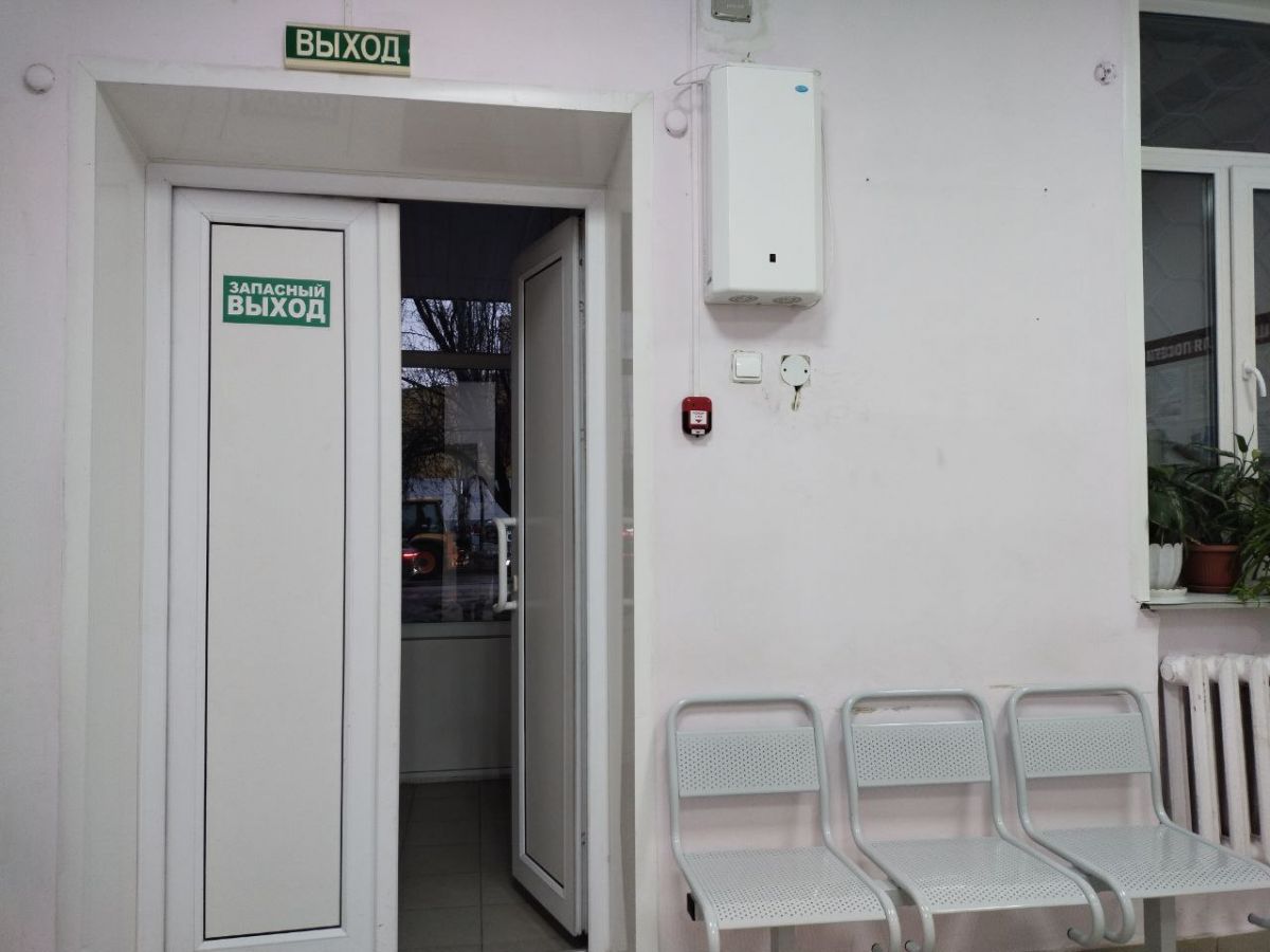 Пришла в гости, а попала в больницу: в Воронеже свидетельница семейной ссоры друзей попала в реанимацию с переломами