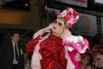 RT: Россиянина оштрафовали на 50 тысяч рублей за песни Верки Сердючки