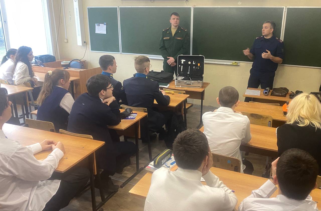 В Воронеже сотрудники следственного управления встретились с учащимися образовательных учреждений и рассказали им об особенностях профессии следователя