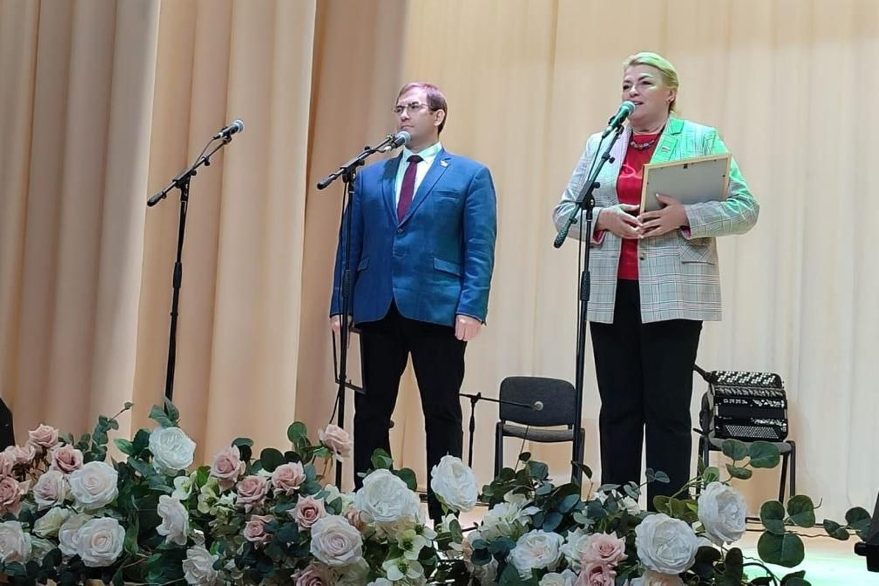 Людмила Ипполитова и Артем Зубков приняли участие в праздновании Дня села Лозовое