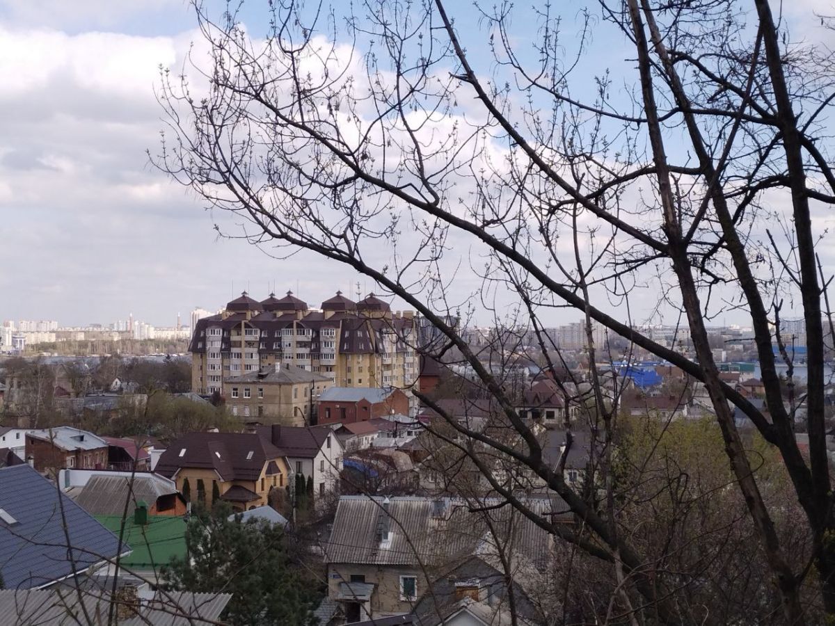 Оперативные службы работают на месте падения «воздушных целей» в Воронеже