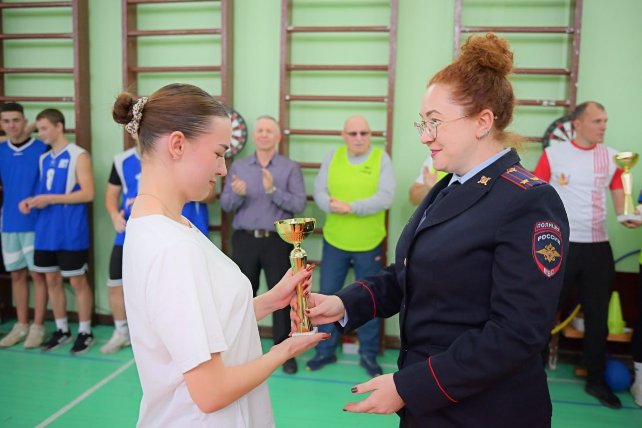 Воронежские полицейские провели спортивные соревнования для студентов