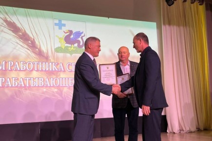 Депутаты регионального парламента поздравили каширских аграриев с праздником