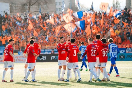 «Факел» продлил контракты с тремя полузащитниками