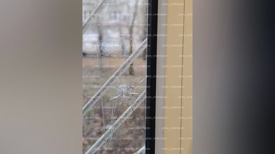 В Воронеже на улице Южно-Моравской неизвестный обстрелял окна многоэтажки