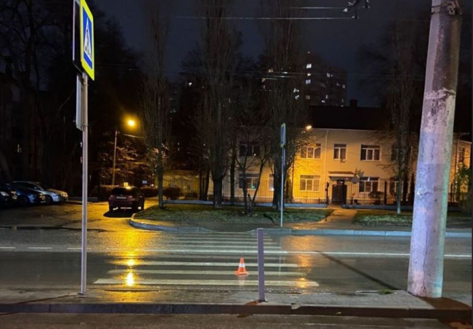Легковушка сбила 11-летнюю девочку на пешеходном переходе в Советском районе Воронежа