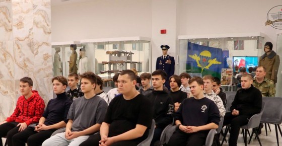 В День военной присяги и ветеранов войск правопорядка росгвардейцы провели семинар «Служить Отечеству» для допризывной молодёжи