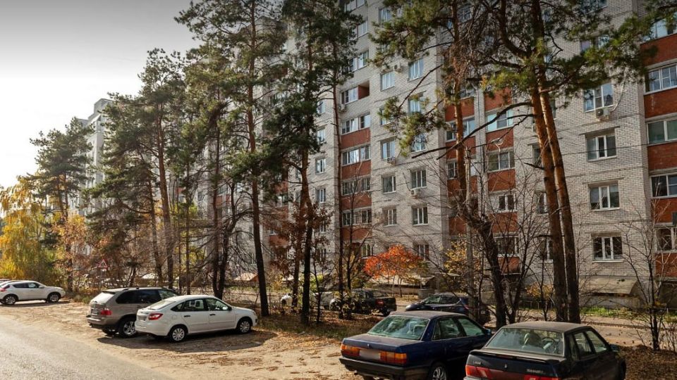 Труп 42-летнего мужчины нашли в квартире в Железнодорожном районе