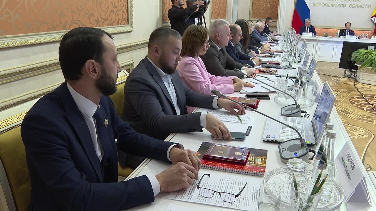 Губернатор Александр Гусев поздравил членов Национальной палаты Воронежской области с 15-летием