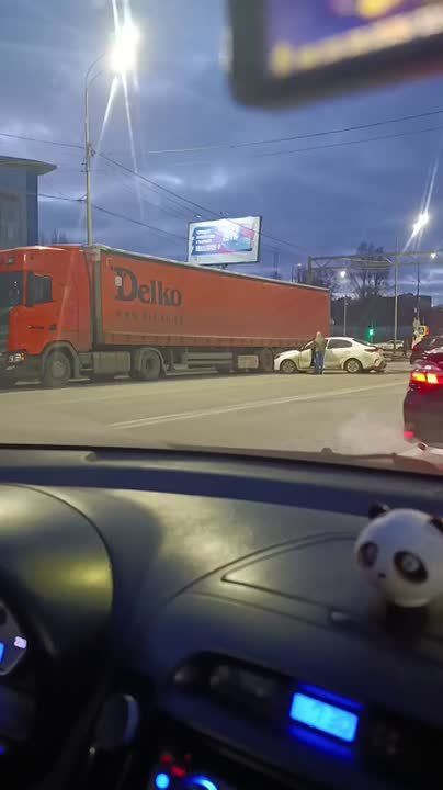 Массовое ДТП стало причиной огромной пробки на Антонова-Овсеенко