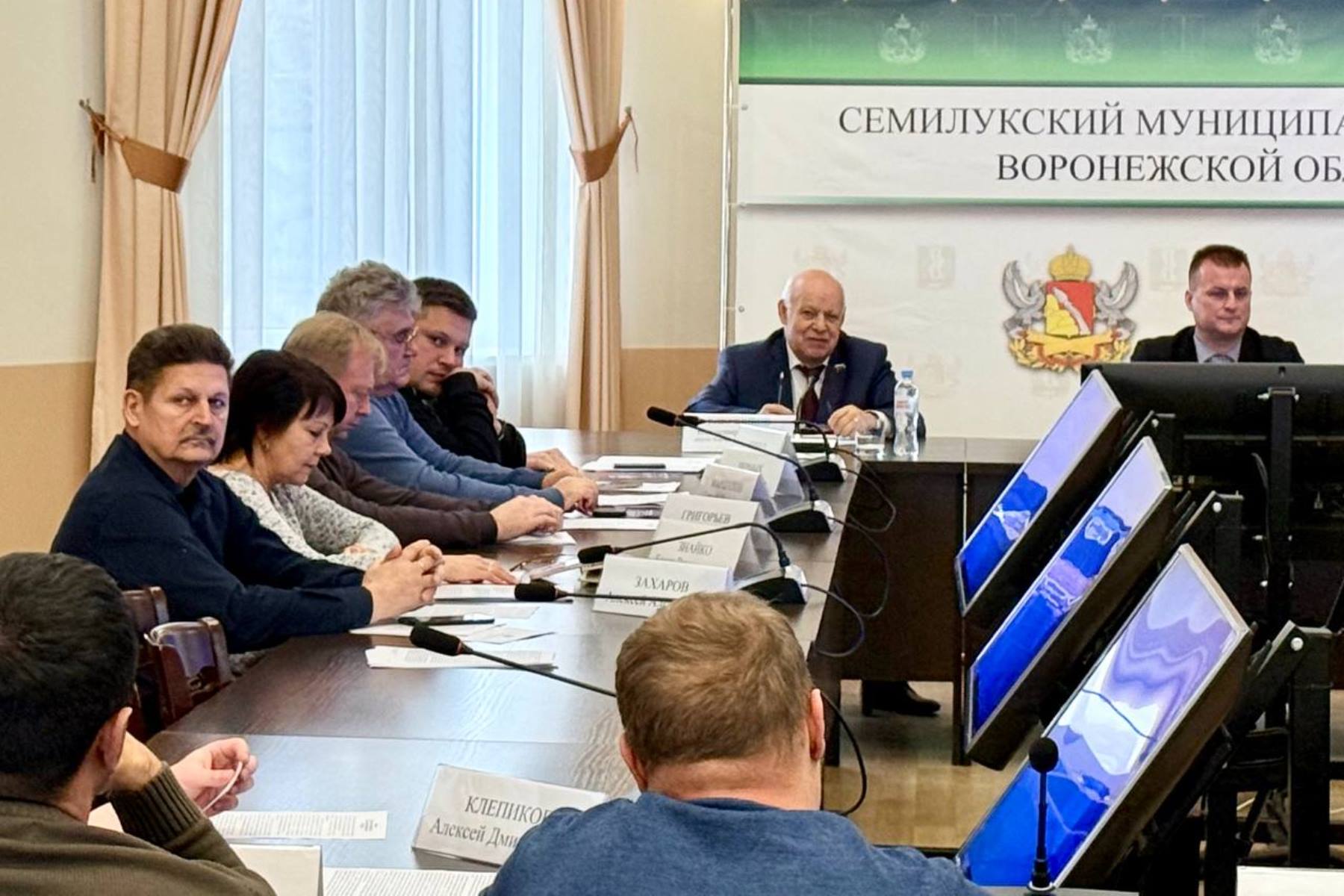 Владимир Ключников принял участие в заседании Совета народных депутатов Семилукского района