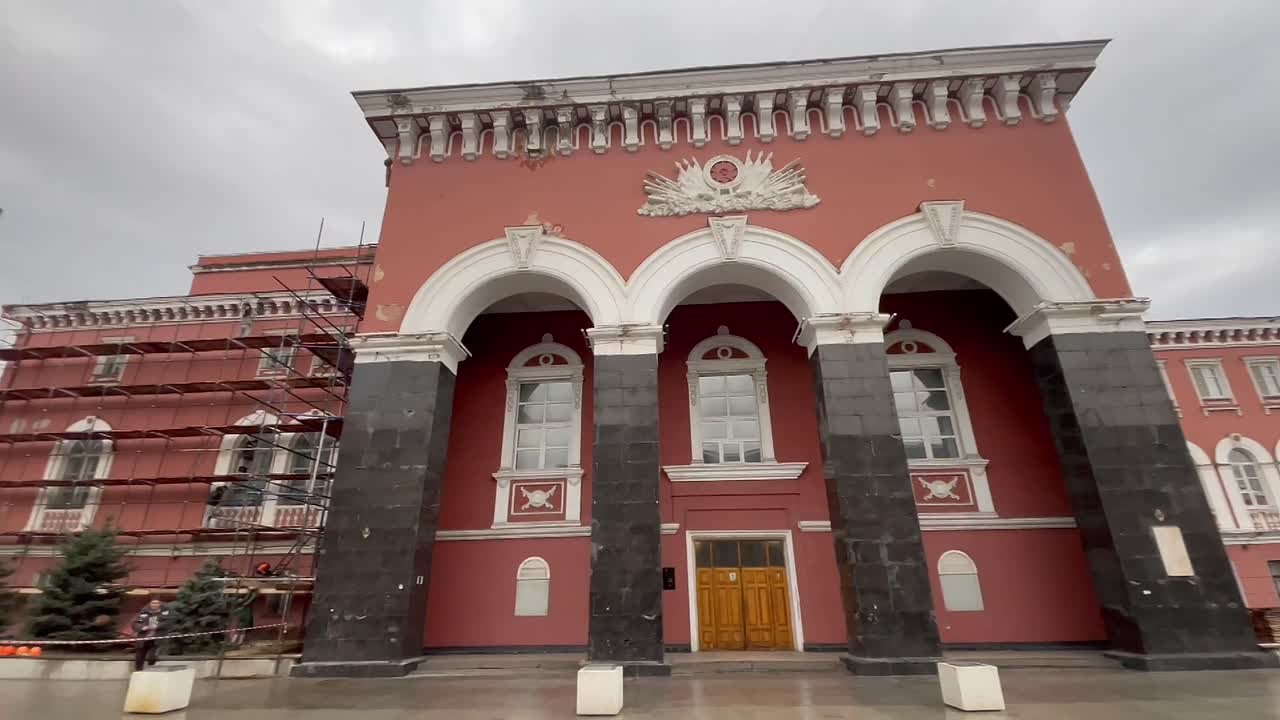 В Воронежском Доме офицеров по партийному проекту Единой России «Историческая память» начались работы по реставрации здания