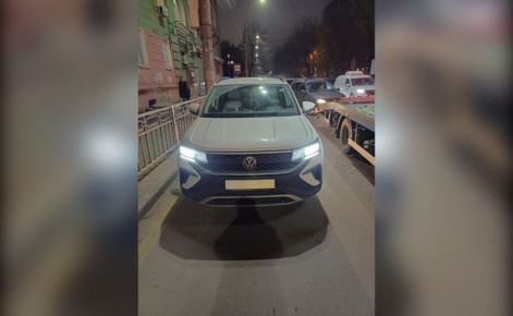 Игра на выжидание: жительница Воронежа просидела 7 часов в запертом автомобиле, чтобы не платить штрафы