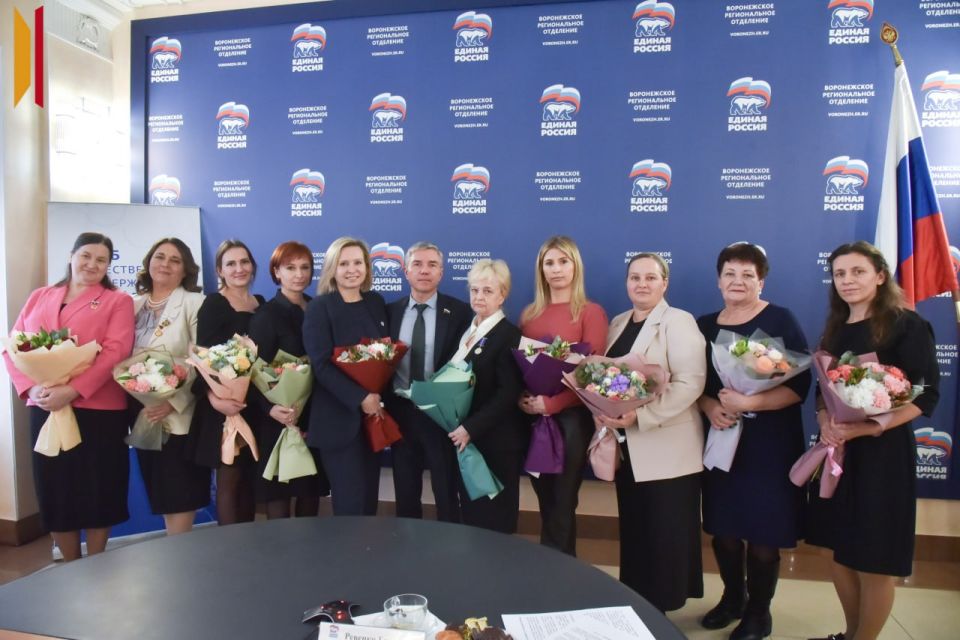 Депутат Госдумы Евгений Ревенко встретился с матерями и женами участников СВО из Воронежской области
