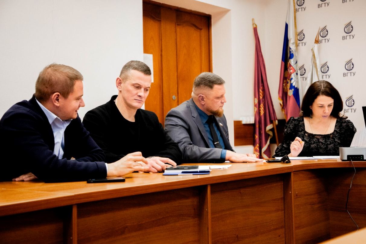 Денис Рубащенко обсудил с руководством ВГТУ вопросы поддержки участников СВО