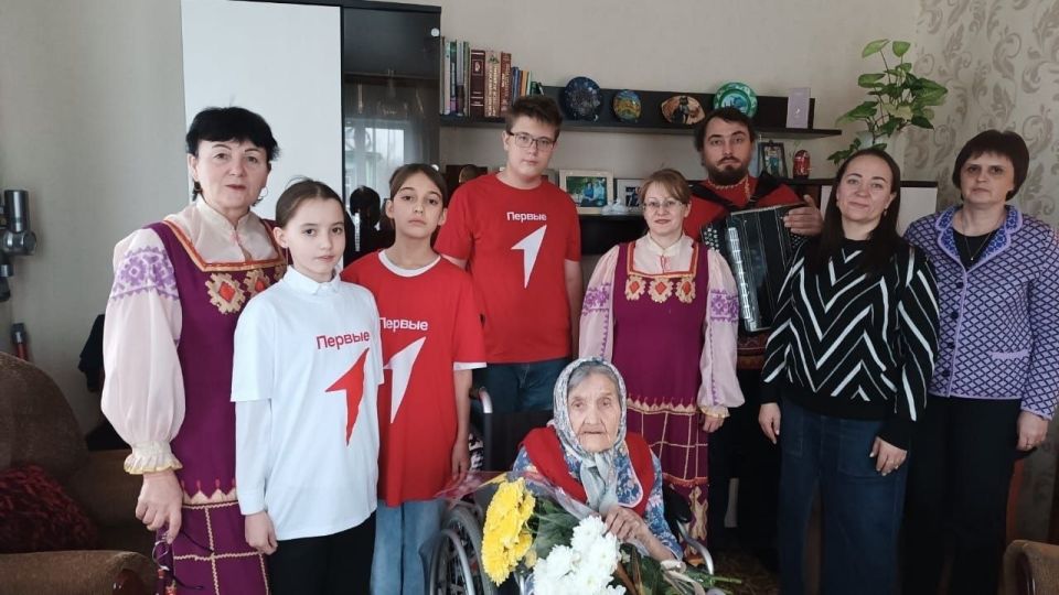 Жительница бобровского села Хреновое Нина Крупина отметила 102-летие